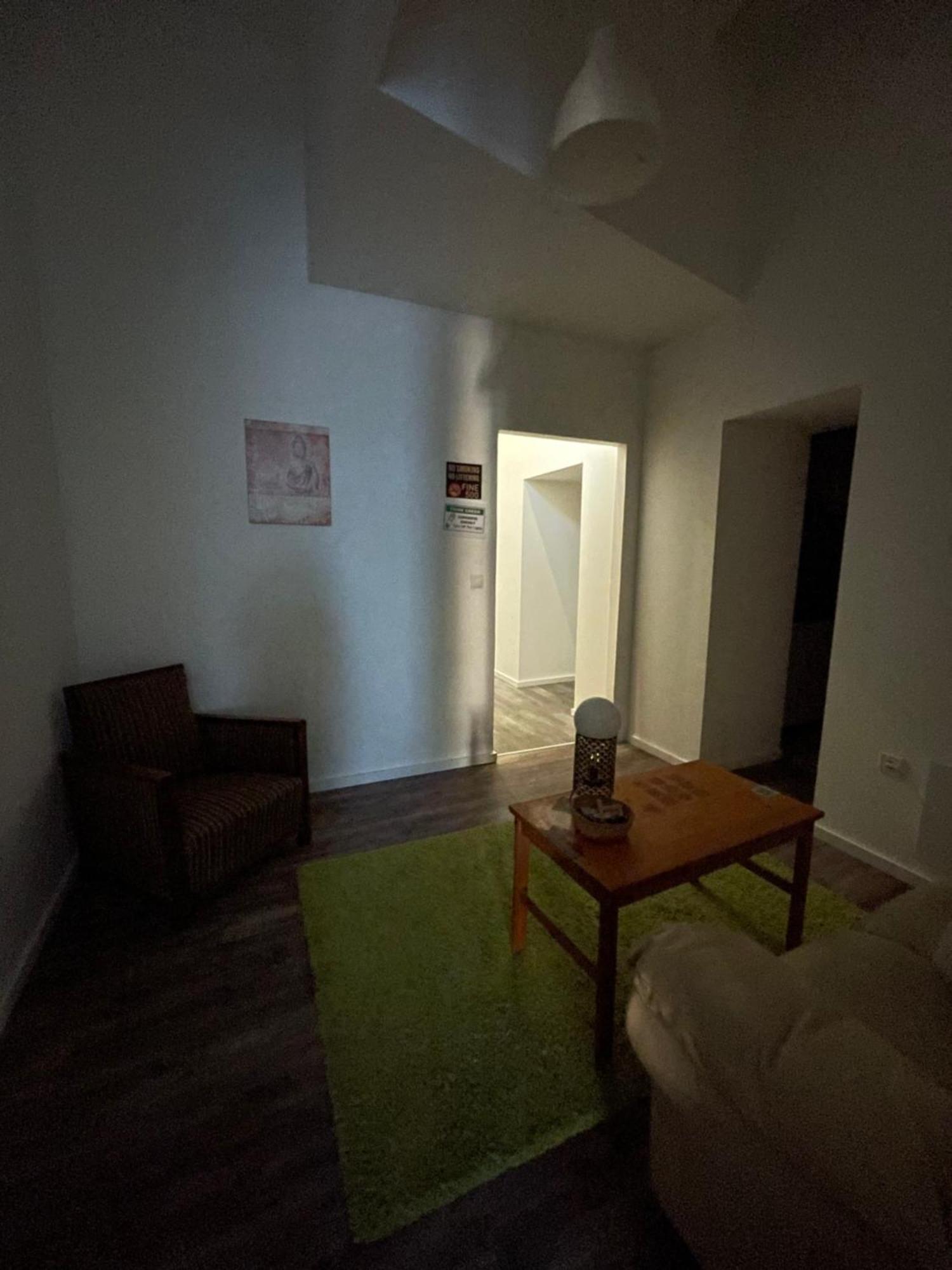 Nomad Rooms & Guesthouse Boedapest Buitenkant foto