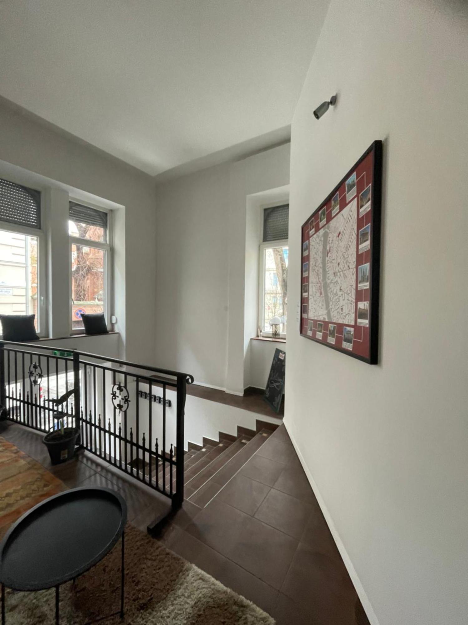Nomad Rooms & Guesthouse Boedapest Buitenkant foto