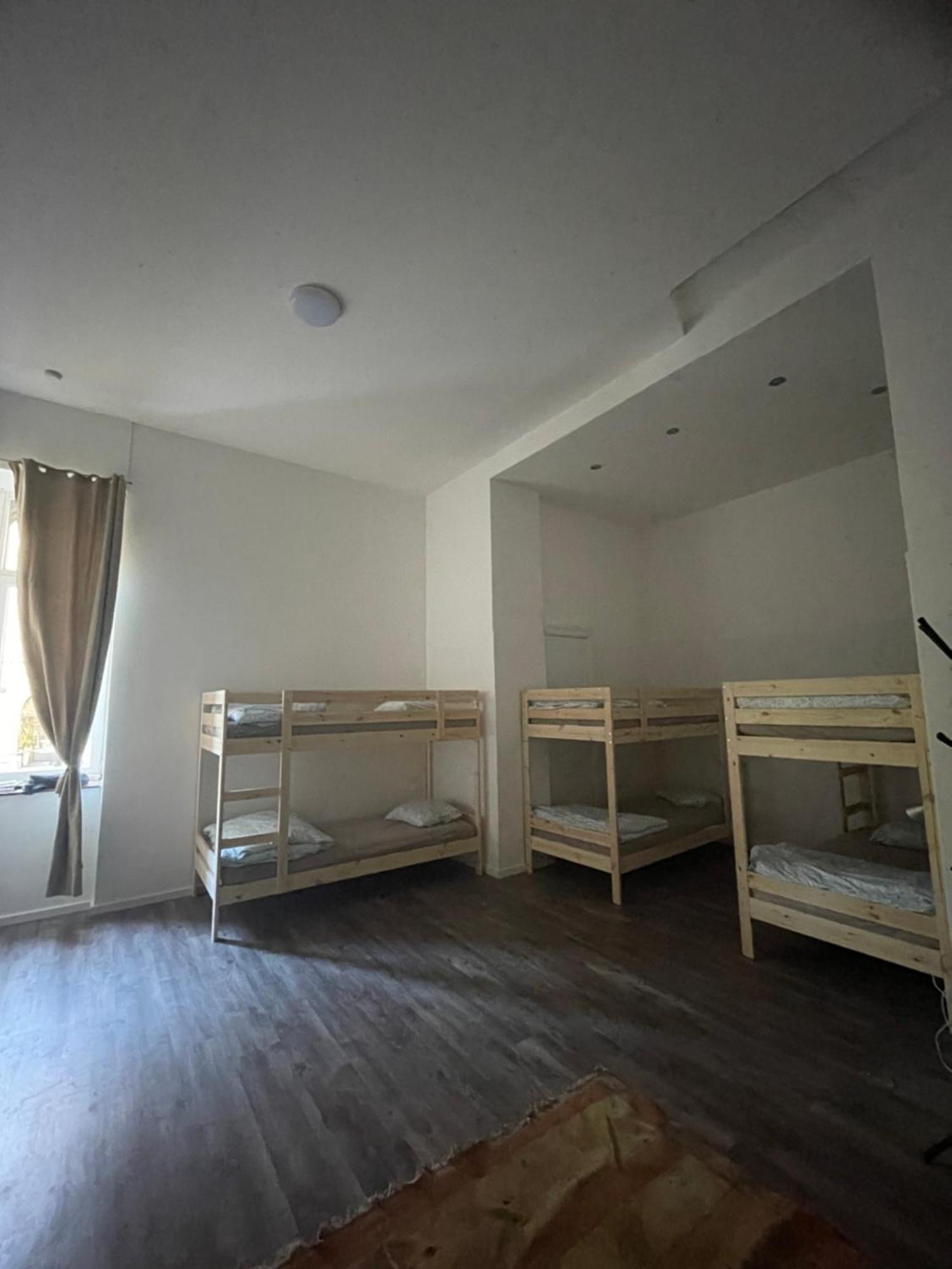 Nomad Rooms & Guesthouse Boedapest Buitenkant foto
